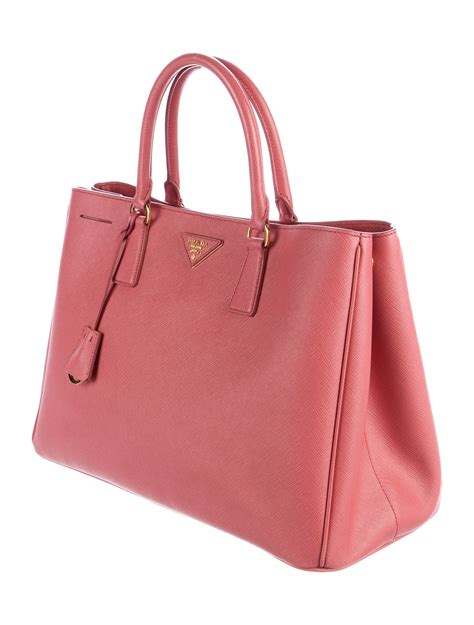 prada saffiano lux galleria shopping bag 25cm|prada saffiano lux tote large.